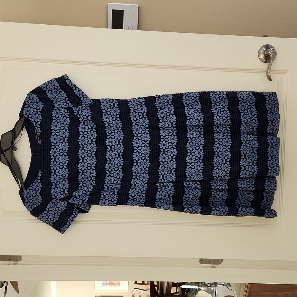 Jessica Howard knee-length dress. Navy blue with light blue flowers. Petite 12